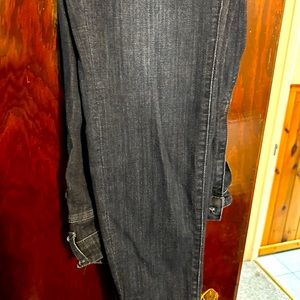 Judy Blue distressed 16w